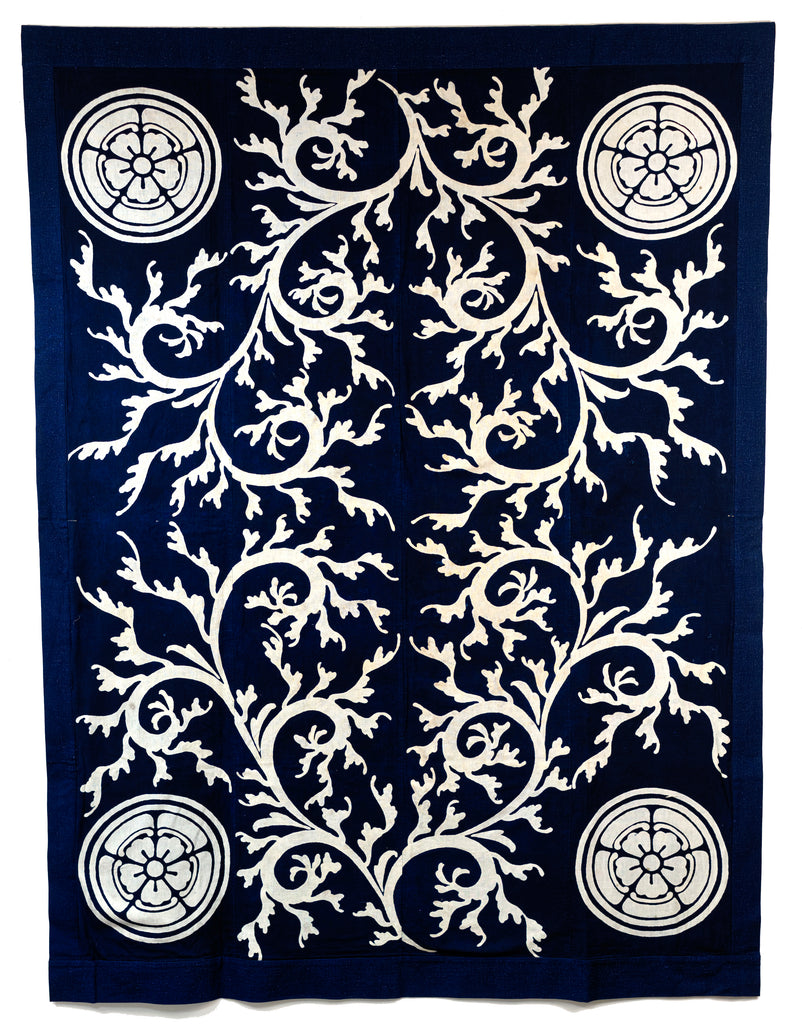 Tsutsugaki Futon - Mon and climbing vine