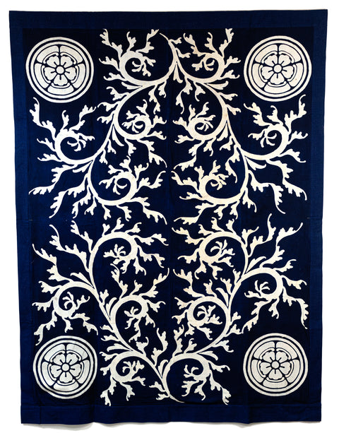 Tsutsugaki Futon - Mon and climbing vine